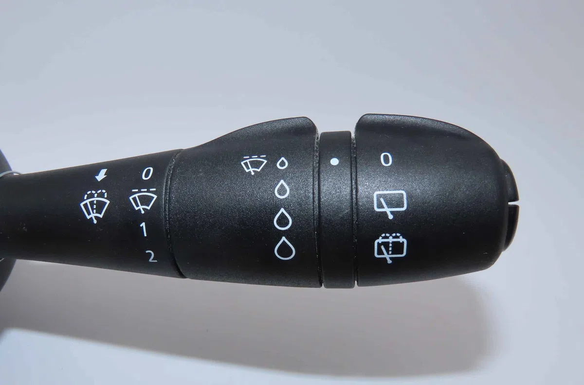 Commande essuie glace RENAULT CLIO IV occasion — photo 2