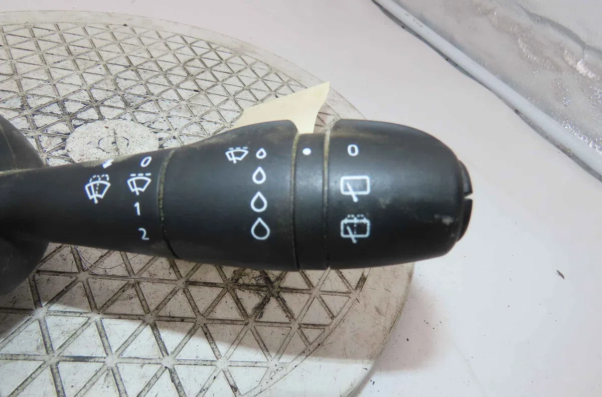 Commande essuie glace RENAULT CLIO IV occasion — photo 2