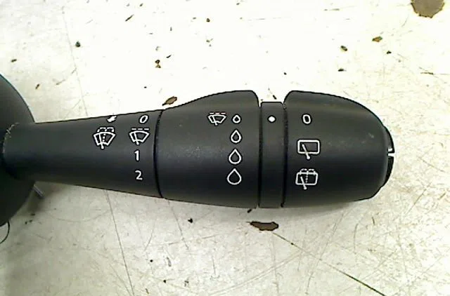 Commande essuie glace RENAULT CLIO occasion — photo 2