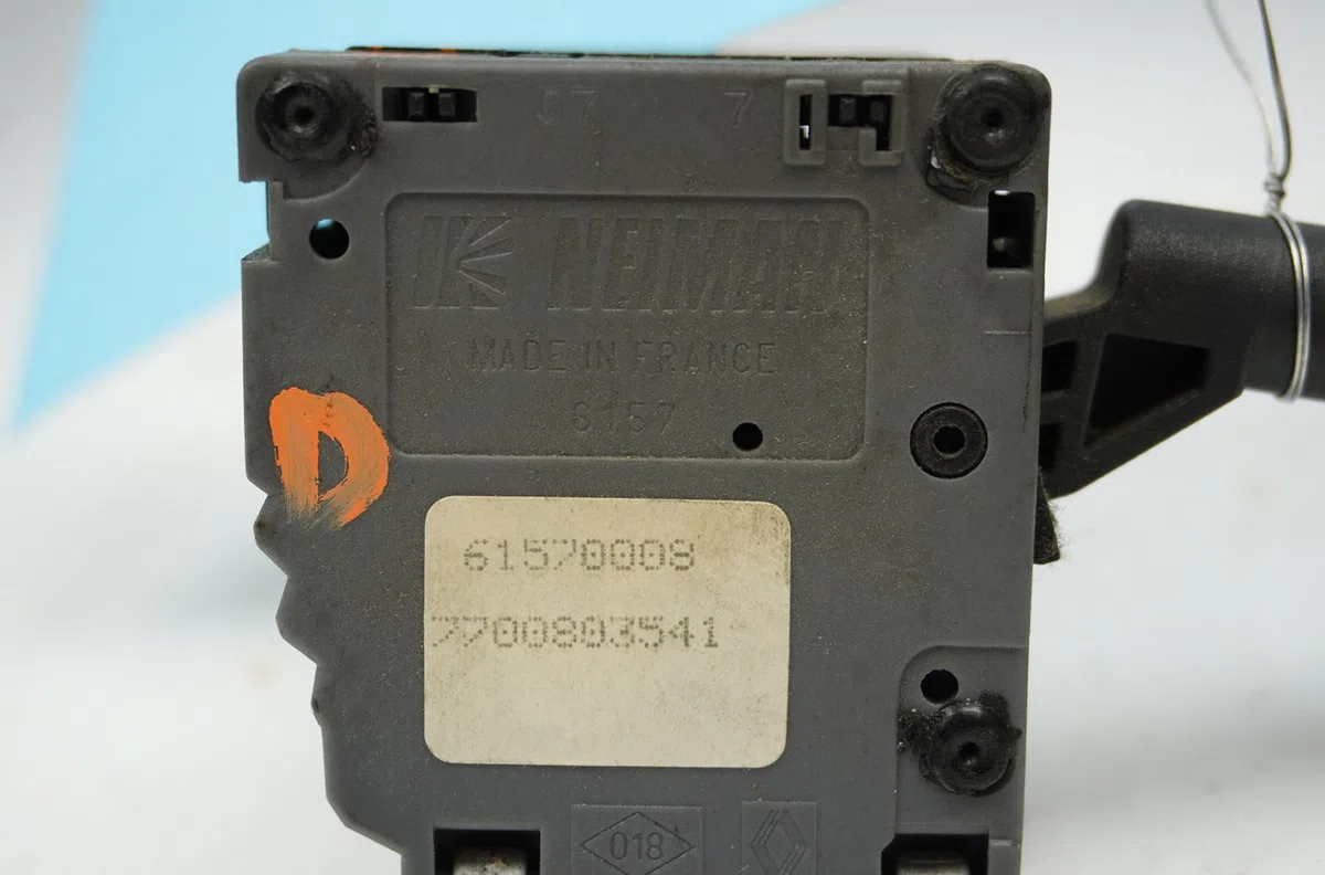 Commande essuie glace Renault ESPACE II (J-S63_) 2.1 td (j633, j634, j-s635, j-s63d) (1991-1996) 5 portes occasion — photo 2