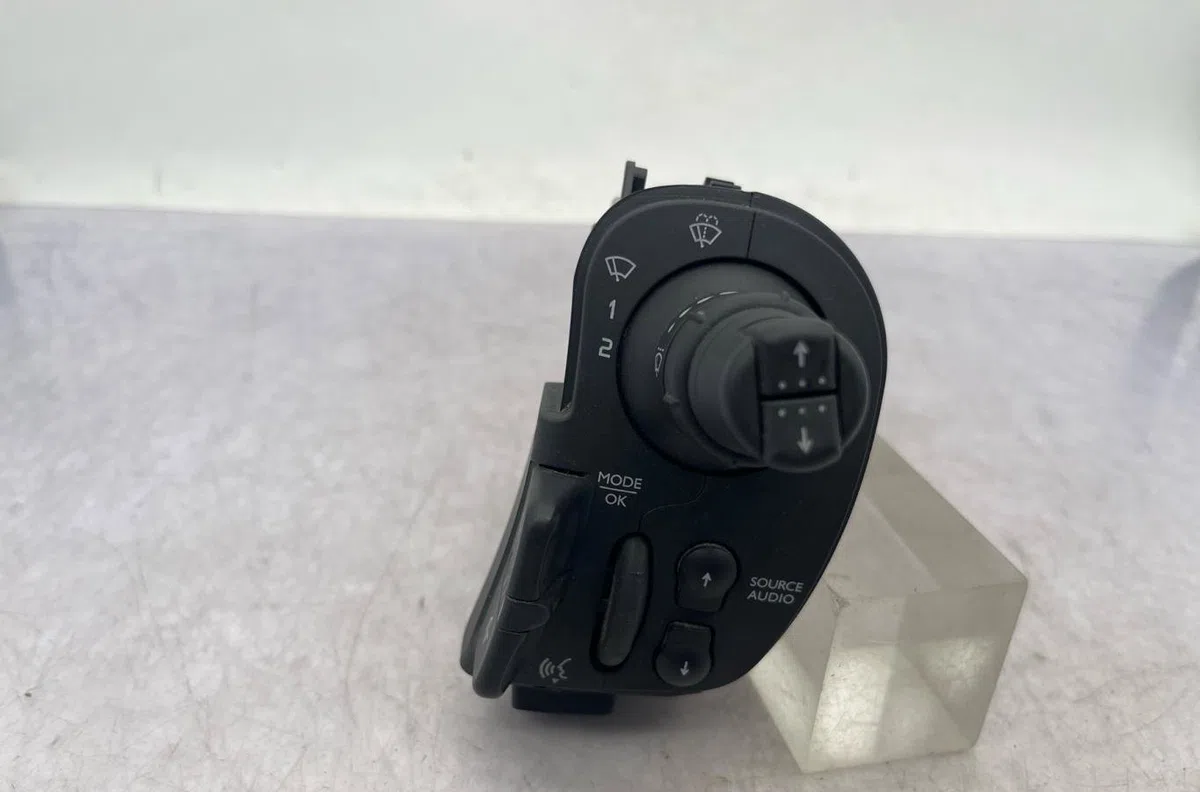 Commande essuie glace RENAULT KANGOO 2 PHASE 2 occasion — photo 4