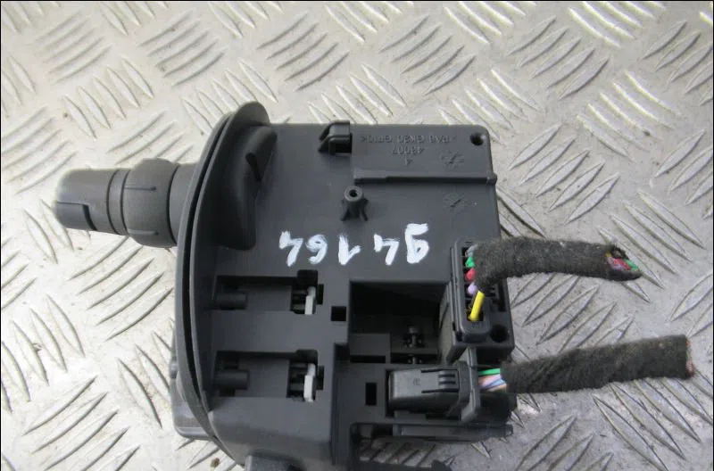 Commande essuie glace Renault KANGOO Express (FW0-1_) 1.5 dci 90 (fw0g, fw05, fw08, fw11) (2009) 4 portes occasion