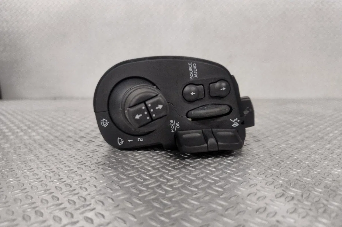 Commande essuie glace Renault KANGOO Express (FW0-1_) 1.5 dci 95 (fw16) (2019) occasion — photo 2