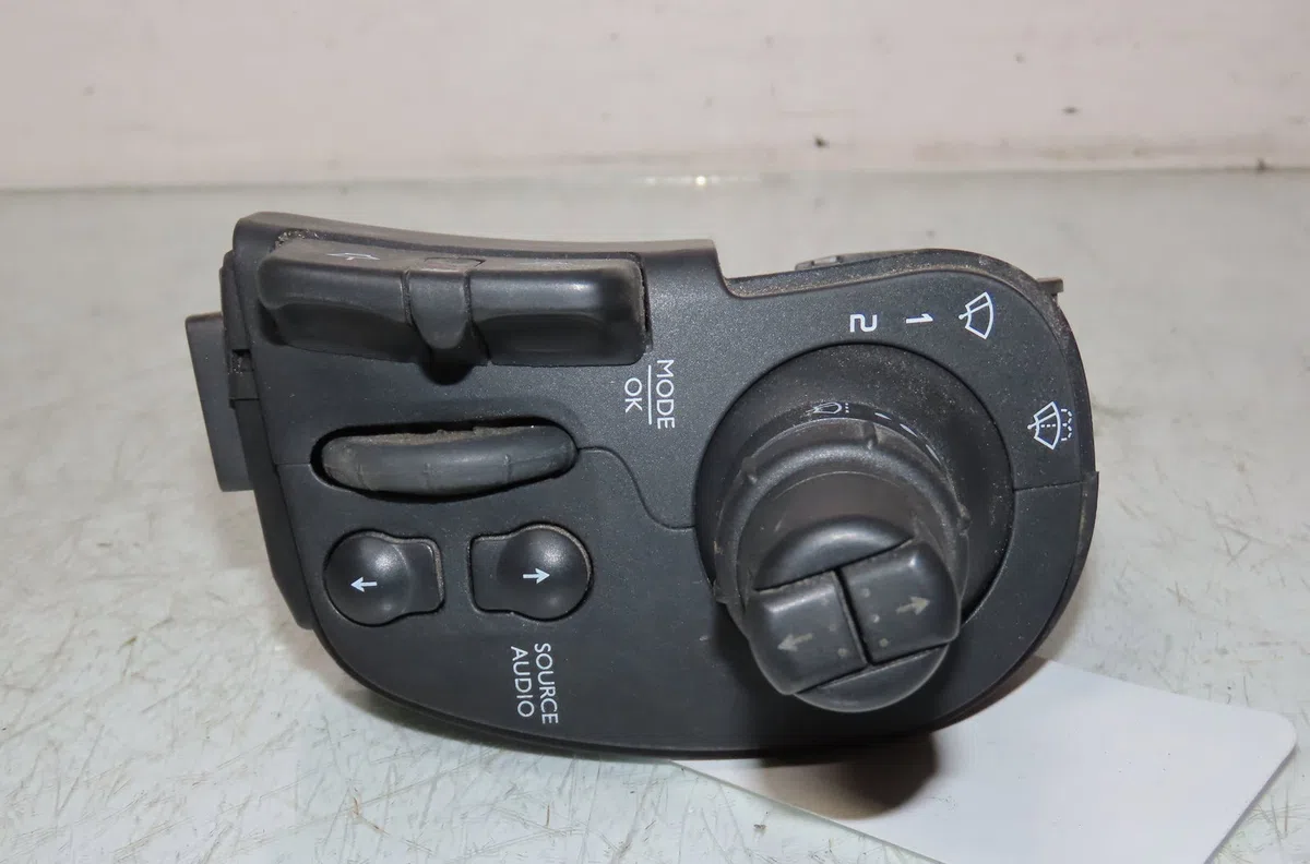 Commande essuie glace RENAULT KANGOO occasion — photo 2
