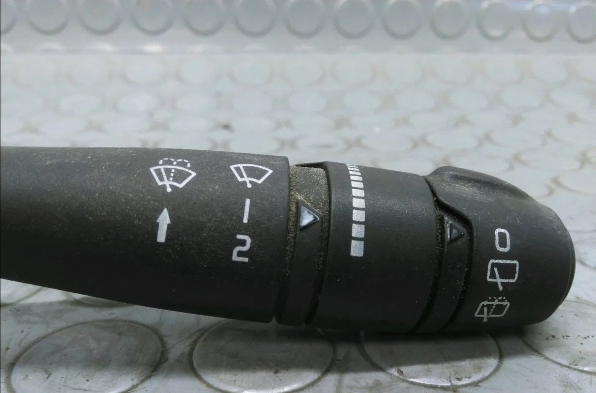 Commande essuie glace Renault LAGUNA I (B56_, 556_) 2.0 (b56c-h-n) (1993-2001) occasion — photo 2
