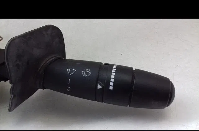 Commande essuie glace Renault MEGANE I Cabriolet (EA0-1_) 1.6 16v (ea04, ea0b, ea11, ea1j) (1999-2003) occasion — photo 2