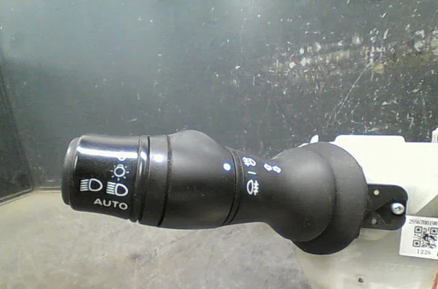 Commande essuie glace Renault MEGANE III Coupé (DZ0-1_) 1.5 dci (dz09, dz0d, dz1f, dz1g, dz14, dz29) (2009-2015) 3 portes occasion — photo 2