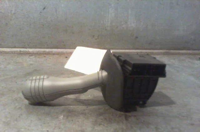 Commande essuie glace RENAULT TWINGO 2002 occasion — photo 2