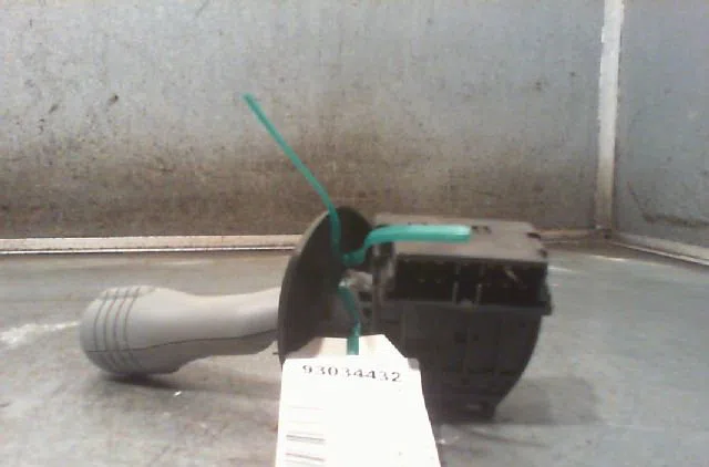 Commande essuie glace RENAULT TWINGO 2007 occasion — photo 2