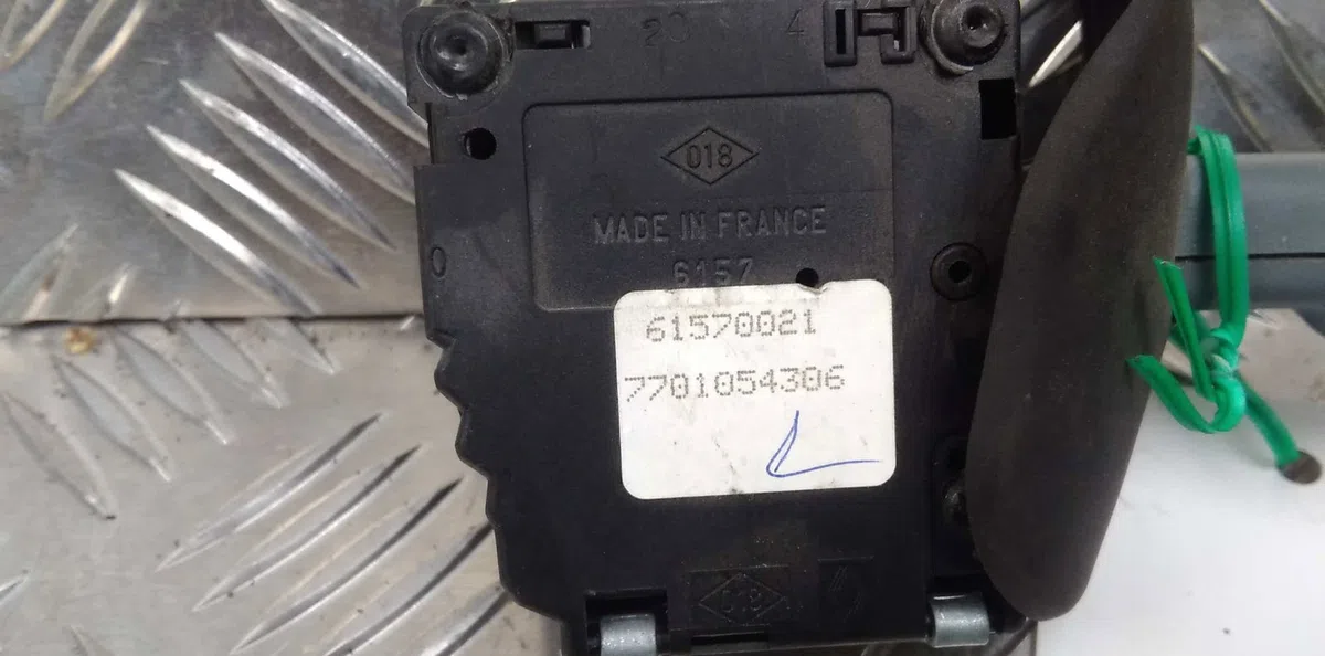 Commande essuie glace Renault TWINGO I (C06_) 1.2 16v (c06c, c06d, c06k) (2001-2007) 3 portes occasion — photo 2