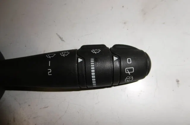 Commande essuie glace RENAULT TWINGO II 2012 occasion — photo 2