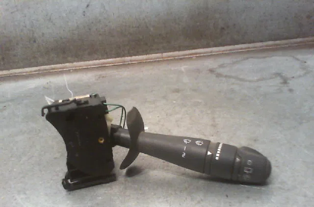Commande essuie glace Renault VEL SATIS (BJ0_) 3.5 v6 (bj0r, bj0v, bj0u) (2002) occasion — photo 3