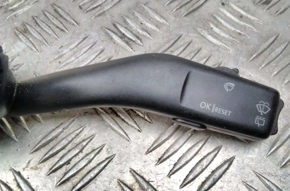 Commande essuie glace Seat ALTEA XL (5P5, 5P8) 2.0 tdi 16v (2006) occasion — photo 2