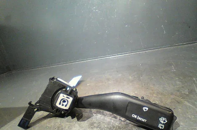Commande essuie glace Seat LEON (1P1) 1.9 tdi (2005-2010) 5 portes occasion — photo 2