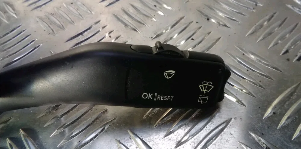 Commande essuie glace Seat LEON (1P1) 2.0 tdi 16v (2005-2012) occasion — photo 2