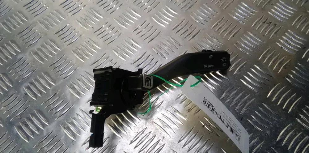 Commande essuie glace Seat LEON (1P1) 2.0 tdi 16v (2005-2012) occasion — photo 4