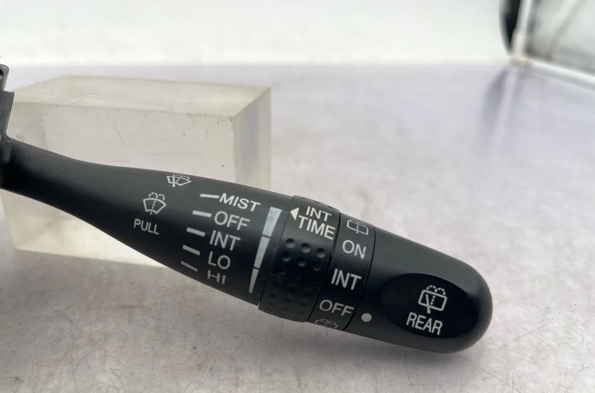 Commande essuie glace SUZUKI SWIFT 3 occasion — photo 2