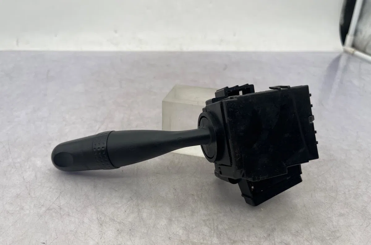 Commande essuie glace SUZUKI SWIFT 3 occasion — photo 3