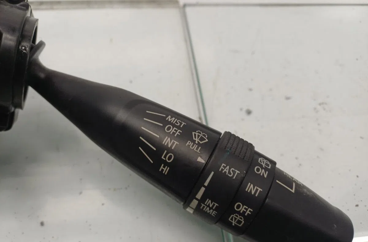 Commande essuie glace SUZUKI SWIFT 4 occasion — photo 2