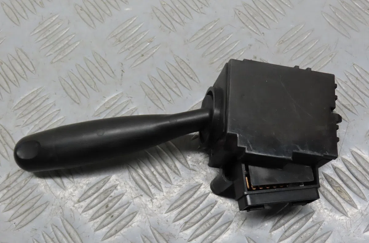 Commande essuie glace Suzuki SWIFT III (MZ, EZ) 1.3 (rs 413) (2005) occasion — photo 2