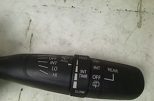 Commande essuie glace SUZUKI SWIFT IV 2012 occasion — photo 2
