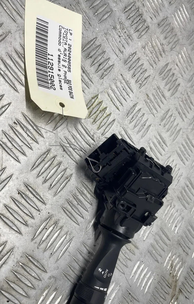 Commande essuie glace TOYOTA AURIS 2 PHASE 2 BREAK occasion — photo 2