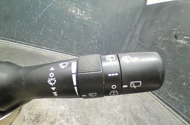 Commande essuie glace Toyota AURIS (_E15_) 2.0 d-4d (ade150_) (2006-2012) occasion — photo 2