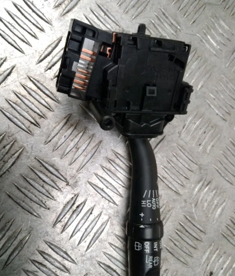 Commande essuie glace Toyota AVENSIS Break (_T25_) 2.2 d-cat (adt251_) (2005-2008) occasion — photo 3