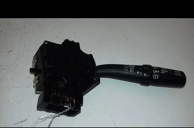 Commande essuie glace Toyota AVENSIS (_T25_) 2.0 (azt250_) (2003-2008) occasion — photo 2