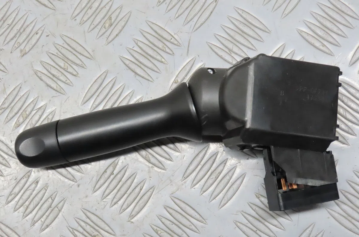 Commande essuie glace Toyota AYGO (_B1_) 1.4 hdi (wnb10_) (2005-2010) occasion — photo 2