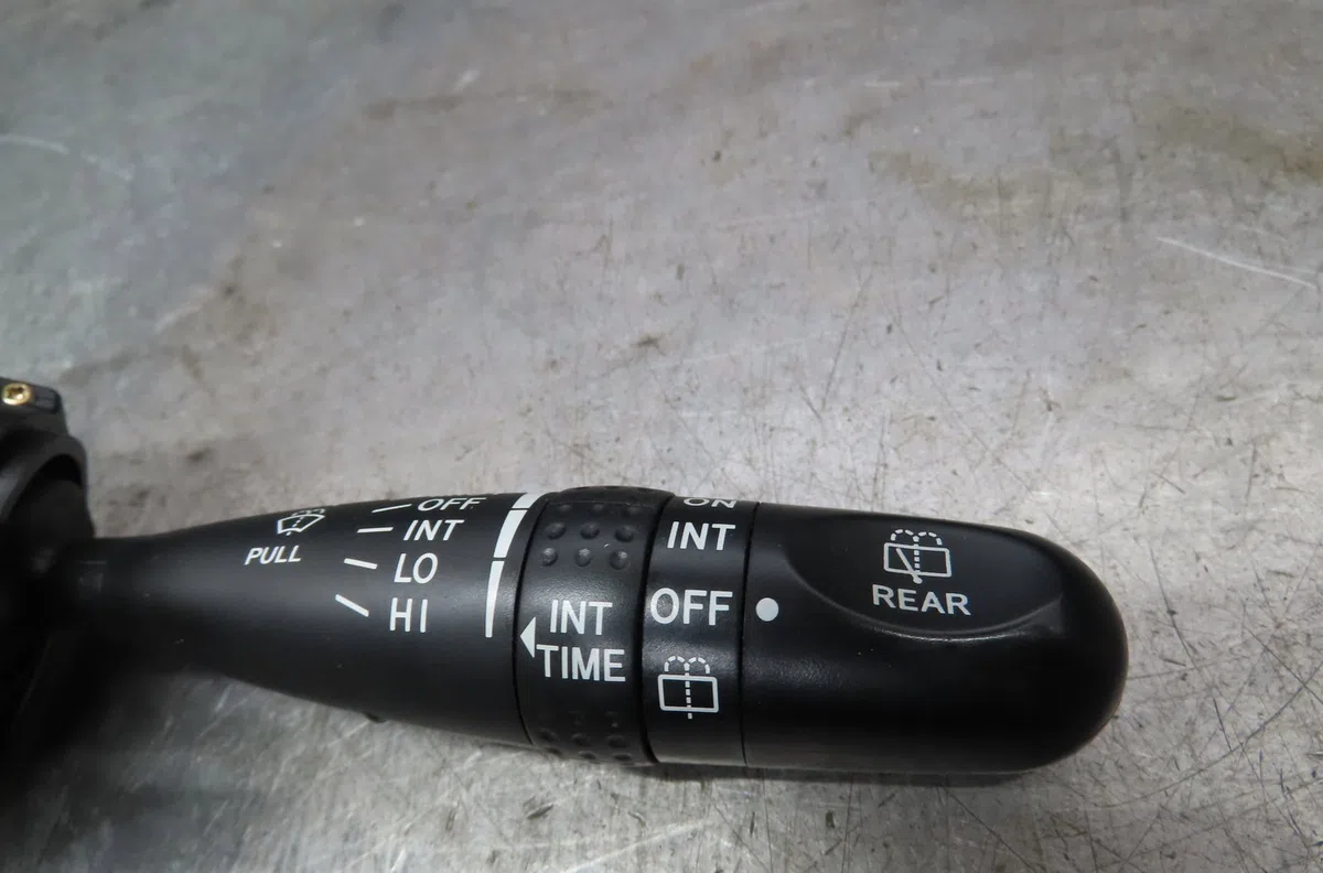 Commande essuie glace Toyota COROLLA (_E12_) 1.6 vvt-i (zze121_) (2002-2006) occasion — photo 2