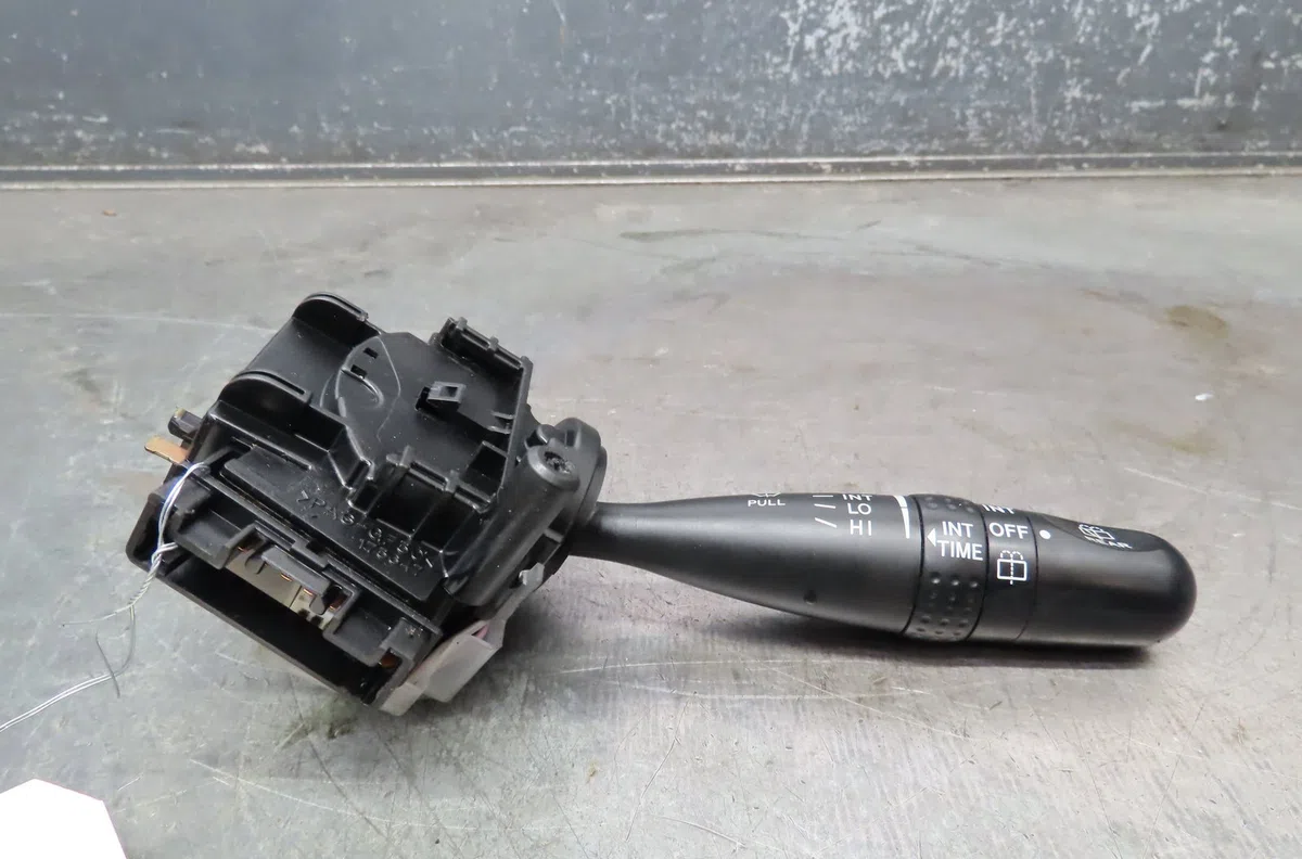 Commande essuie glace Toyota COROLLA (_E12_) 1.6 vvt-i (zze121_) (2002-2006) occasion — photo 3