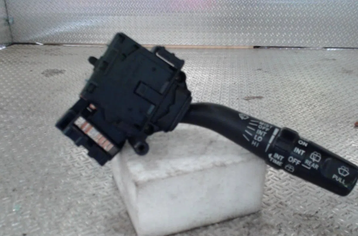 Commande essuie glace TOYOTA COROLLA VERSO 2 PHASE 1 occasion — photo 2