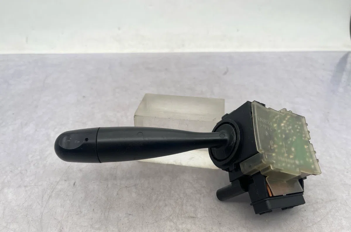 Commande essuie glace TOYOTA YARIS 1 PHASE 1 occasion — photo 2