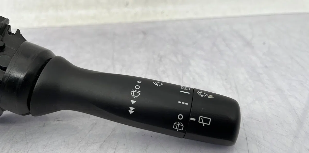 Commande essuie glace TOYOTA YARIS 3 PHASE 2 occasion — photo 2