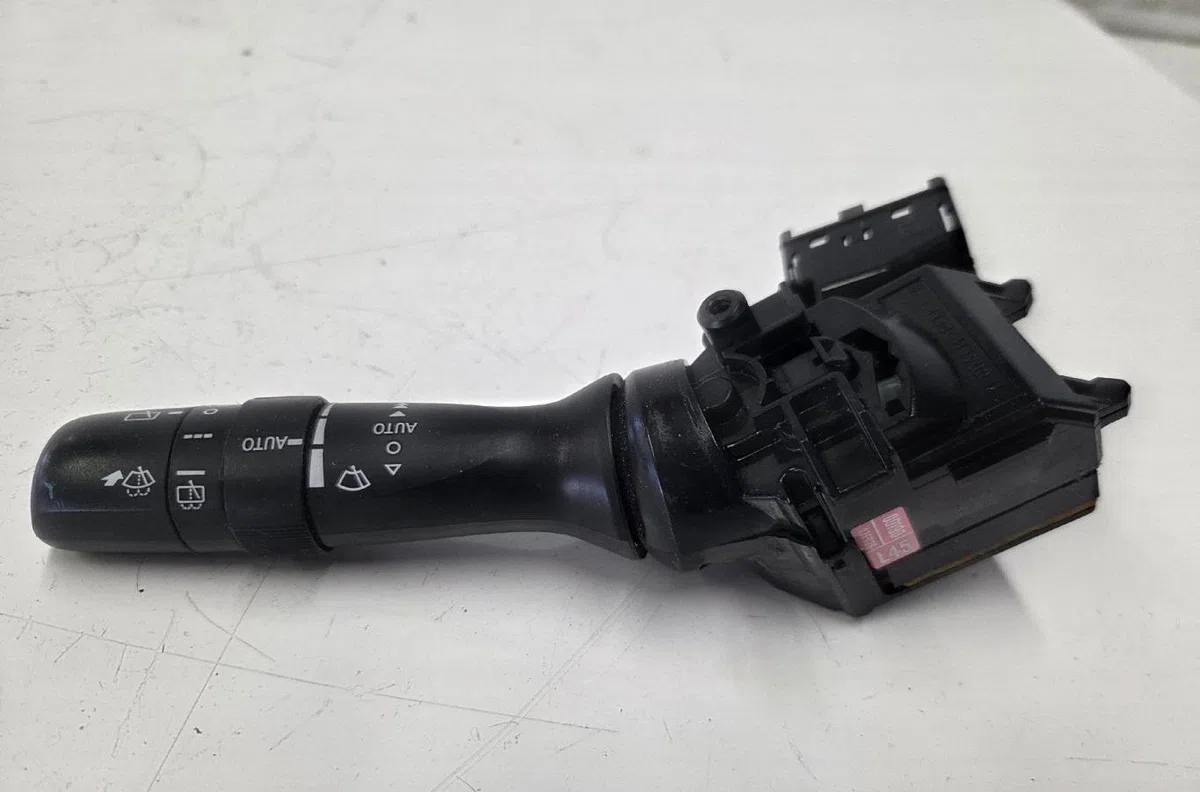 Commande essuie glace TOYOTA YARIS 3 PHASE 2 occasion — photo 2