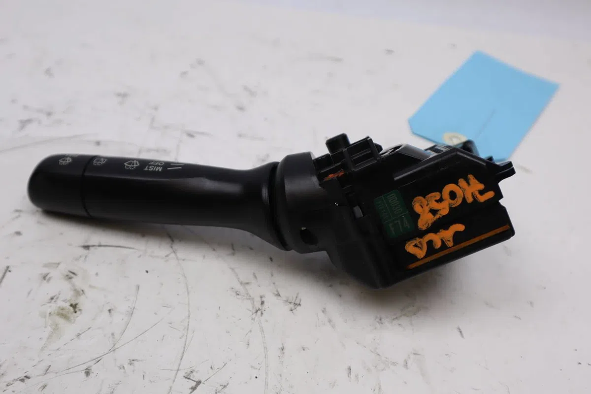 Commande essuie glace TOYOTA YARIS II  1.4 D-4D occasion — photo 3