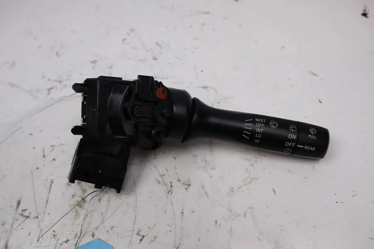 Commande essuie glace TOYOTA YARIS II  1.4 D-4D occasion — photo 4
