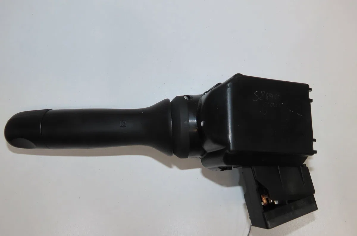 Commande essuie glace Toyota YARIS (_P13_) 1.0 (ksp130_) (2010) occasion — photo 2