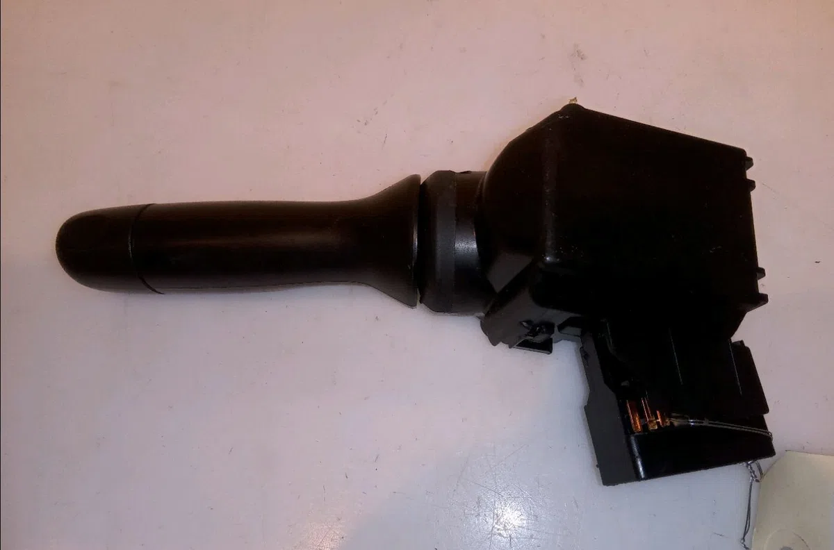 Commande essuie glace Toyota YARIS (_P9_) 1.0 vvt-i (ksp90_) (2005-2011) 5 portes occasion