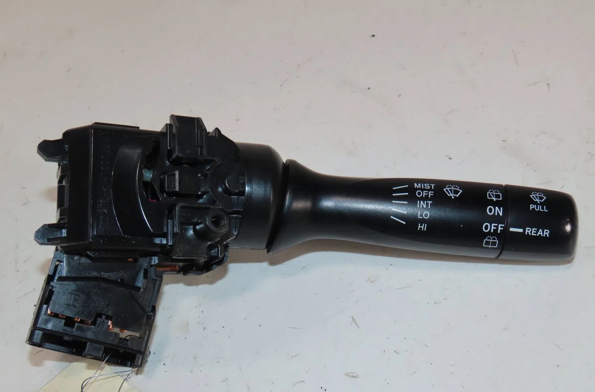 Commande essuie glace Toyota YARIS (_P9_) 1.3 vvt-i (scp90_) (2005-2010) occasion