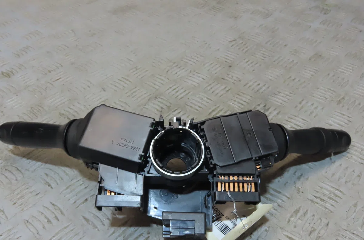 Commande essuie glace Toyota YARIS (_P9_) 1.4 d-4d (nlp90_) (2005-2012) occasion