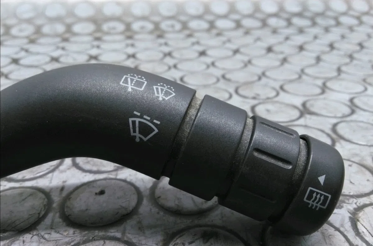 Commande essuie glace Volkswagen FOX 3-5 portes (5Z1, 5Z3, 5Z4) 1.4 tdi (2005-2009) occasion — photo 2