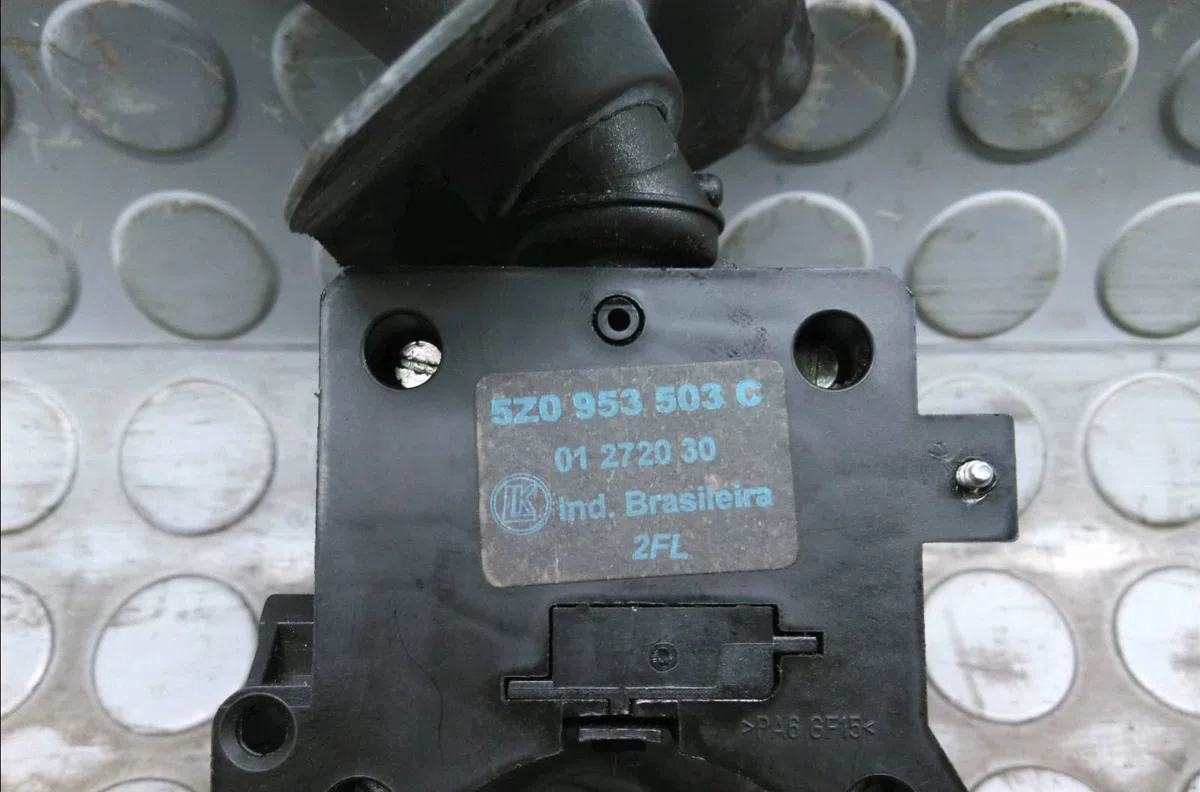 Commande essuie glace Volkswagen FOX 3-5 portes (5Z1, 5Z3, 5Z4) 1.4 tdi (2005-2009) occasion — photo 4