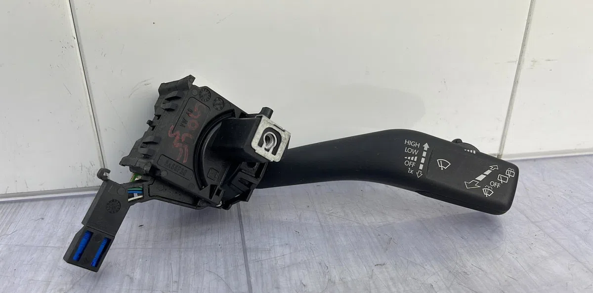 Commande essuie glace VOLKSWAGEN GOLF 5 occasion — photo 2