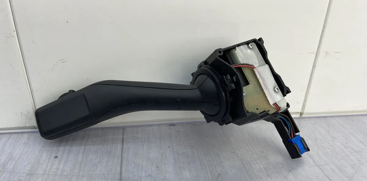 Commande essuie glace VOLKSWAGEN GOLF 5 occasion — photo 3