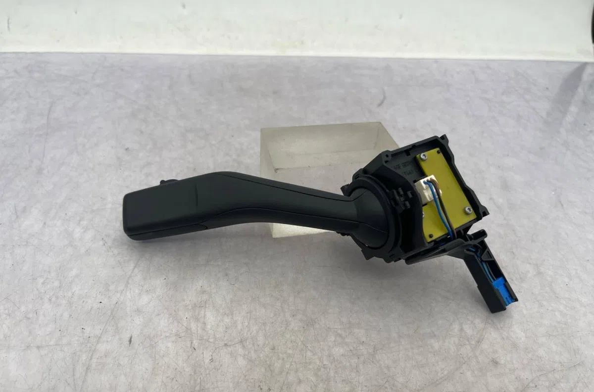 Commande essuie glace VOLKSWAGEN GOLF 5 occasion — photo 2