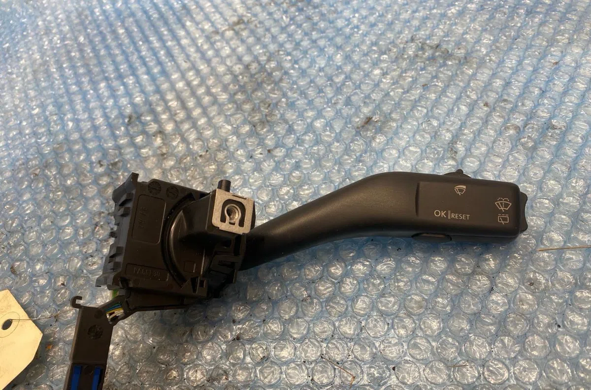 Commande essuie glace VOLKSWAGEN GOLF PLUS PHASE 1 occasion — photo 2