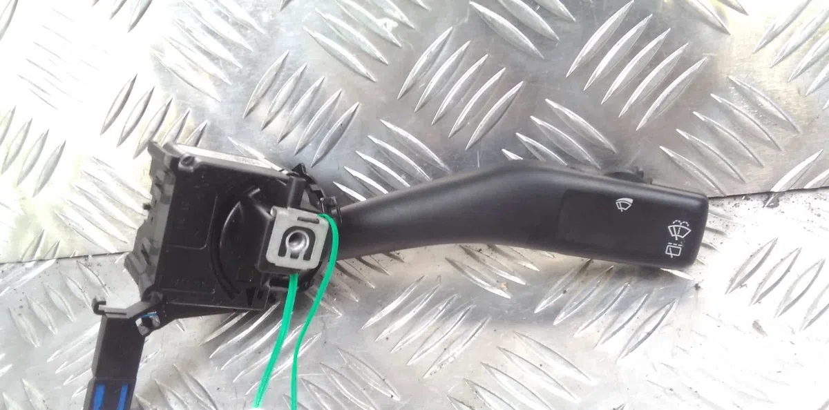 Commande essuie glace Volkswagen GOLF V (1K1) 1.9 tdi (2003-2008) 5 portes occasion — photo 2