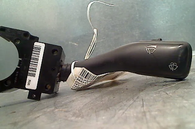 Commande essuie glace VOLKSWAGEN PASSAT 2002 occasion — photo 2